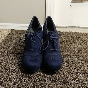 4" high heeled shoes